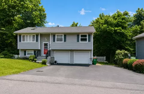39 Raker Rd, Poughkeepsie, NY 12603