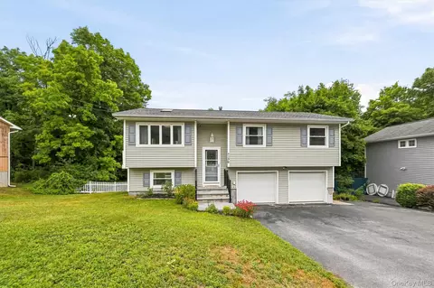 39 Raker Rd, Poughkeepsie, NY 12603