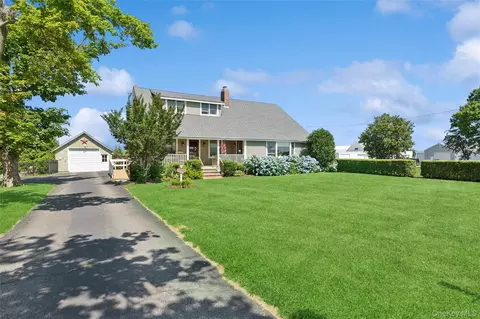 10415 Oregon Rd, Cutchogue, NY 11935