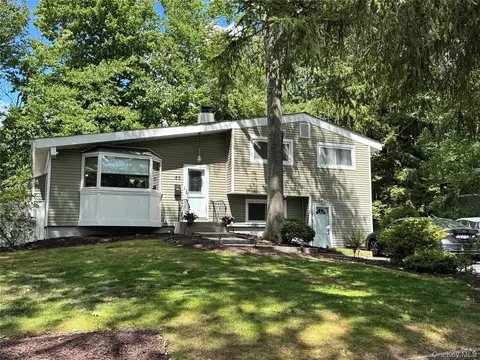 63 Chaucer St, Greenburgh, NY 10530