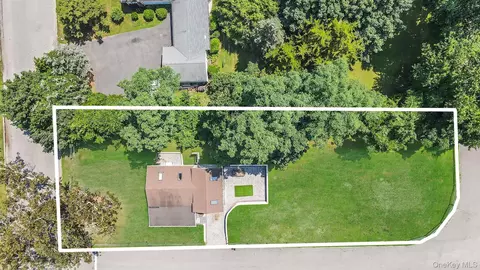 View/Area - 25 Cherry Ln, Wading River, NY 11792 photo 2 of 8