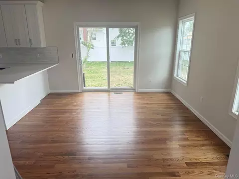 Living - 2 Gail Grace Ct, Babylon, NY 11726 photo 2 of 2