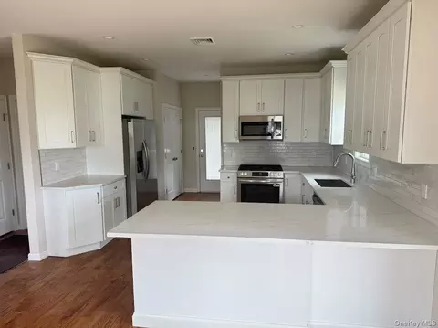Kitchen - 2 Gail Grace Ct, Babylon, NY 11726 photo 1 of 1