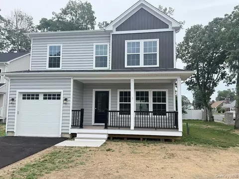 2 Gail Grace Ct, Babylon, NY 11726