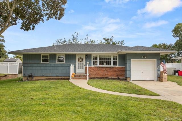 205 Timberpoint Rd, East Islip, NY 11730