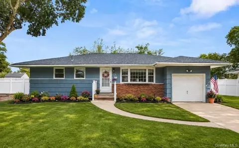 205 Timberpoint Rd, East Islip, NY 11730