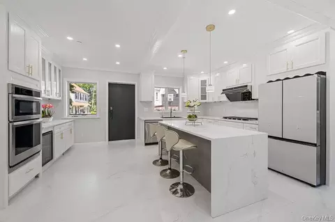 Entry Way - 157-51 Rose Ave, Flushing, NY 11355 photo 2 of 4