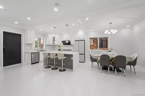 Entry Way - 157-51 Rose Ave, Flushing, NY 11355 photo 3 of 4