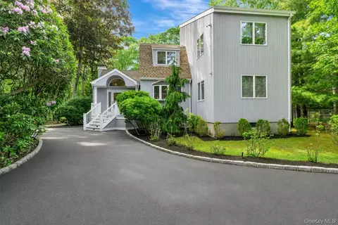 2 Strathmore Ct, Remsenburg, NY 11960