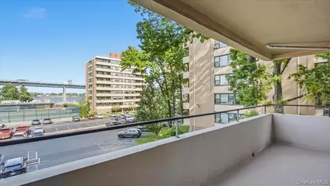 9-15 166th St #3B, New York, NY 11357