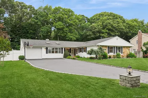 16 Parson Dr, Stony Brook, NY 11790