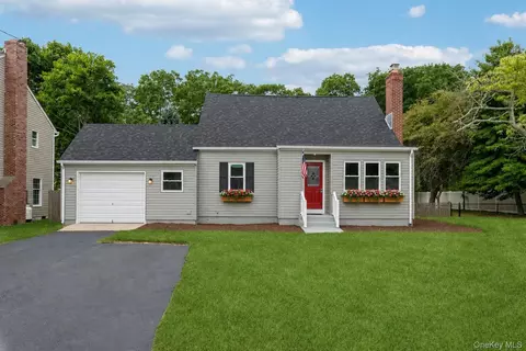 54 N Ocean Ave, Center Moriches, NY 11934