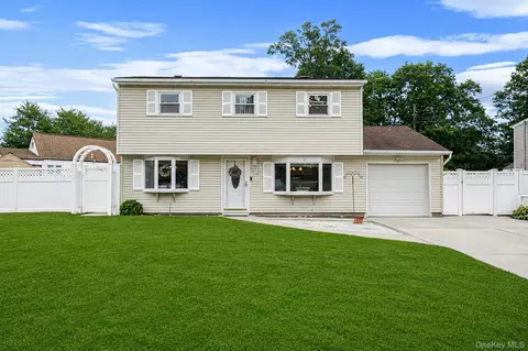 71 Colony Rd, Port Jefferson Station, NY 11776