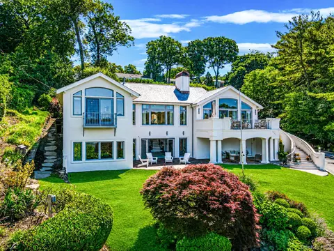 88 E Shore Rd, Huntington, NY 11743