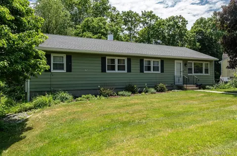 89 Ardmore Dr, Wappinger, NY 12590