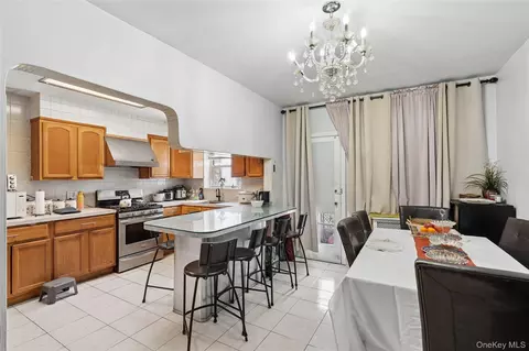 3223 76th St, New York, NY 11370