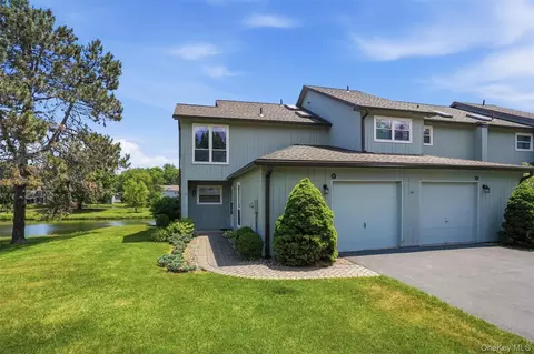 11 Pond Dr W, Rhinebeck, NY 12572