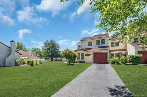 13 Potomac Ct, Coram, NY 11727