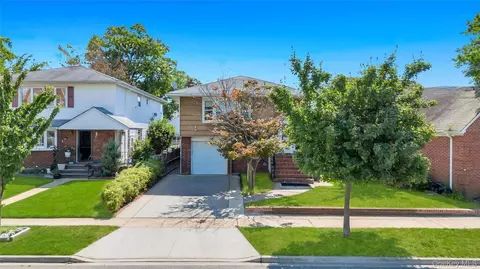 216 Earle Ave, Lynbrook, NY 11563
