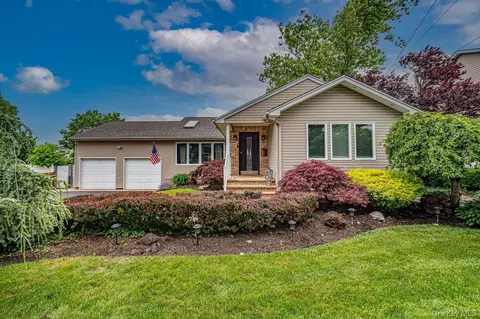 2349 Lincoln St, North Bellmore, NY 11710