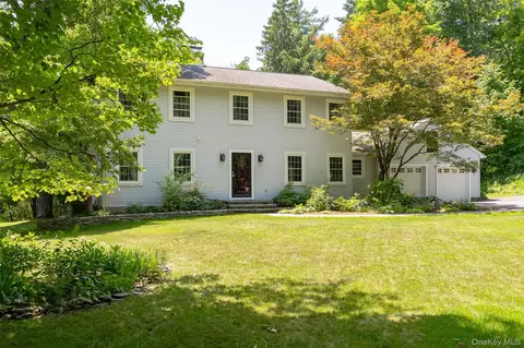 326 Mills Cross Rd, Staatsburg, NY 12580