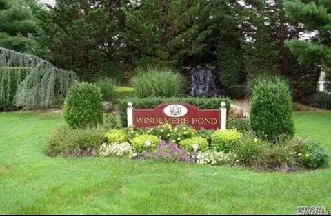 34 Cedar Ridge Ln, Bay Shore, NY 11706