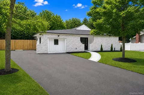 30 Bradley Dr, Shoreham, NY 11786