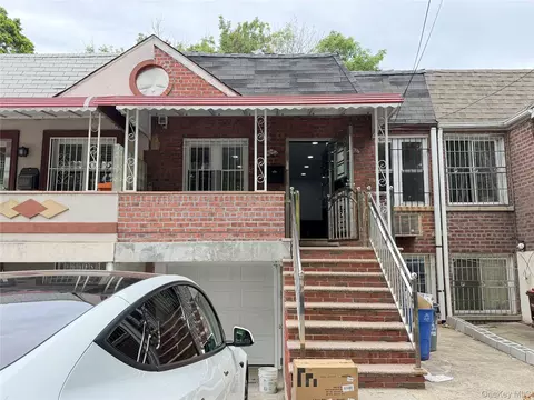 155-17 65 Ave, New York, NY 11357