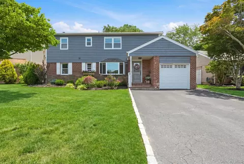 841 Willow Rd, Franklin Square, NY 11010