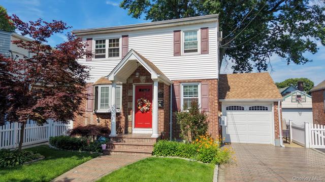 258 Rintin St, Franklin Square, NY 11010