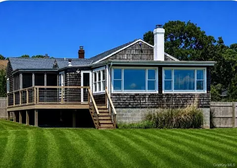 57 Moon Ave, Riverhead, NY 11901