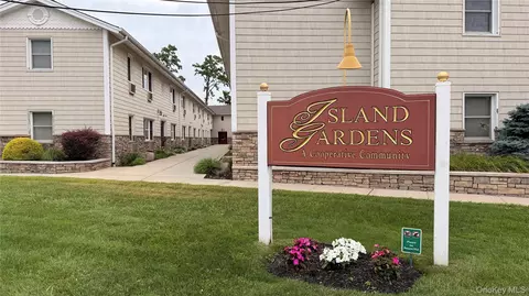 490 Main St #B2, Farmingdale, NY 11735
