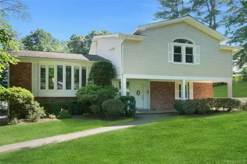 26 Alder Dr, Briarcliff Manor, NY 10510