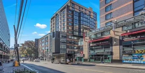 39-16 Prince St #8E, Flushing, NY 11354