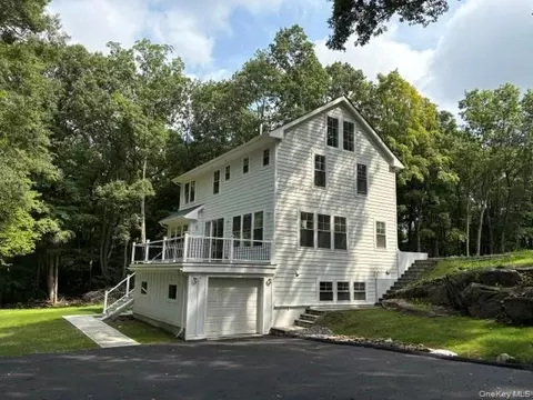 18 Laurel Rd, Lewisboro, NY 10590