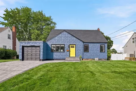 2693 Fox Rd, Baldwin, NY 11510