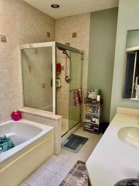9 Carriage Ln, Plainview, NY 11803 photo 5