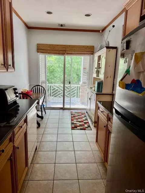9 Carriage Ln, Plainview, NY 11803 photo 3