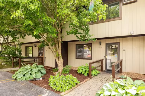 1004 Chelsea Cv S, Beekman, NY 12533