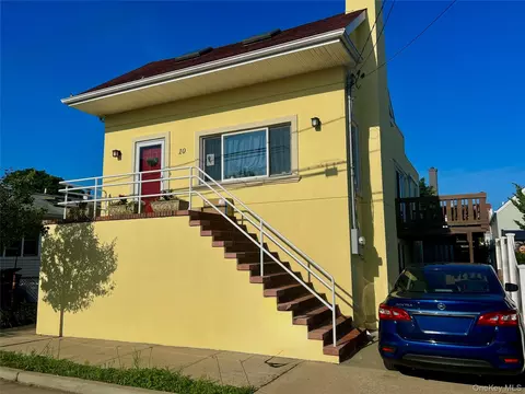 10 Freeport Ave, Point Lookout, NY 11569