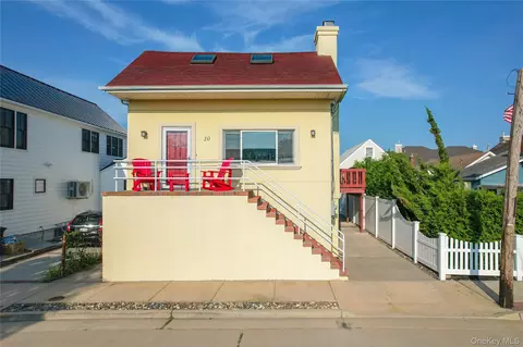 10 Freeport Ave, Point Lookout, NY 11569