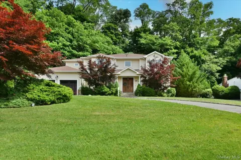 245 Harbor Hill Rd, North Hempstead, NY 11576