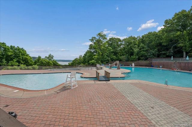 411 Sierra Vista Ln, Clarkstown, NY 10989