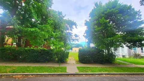 12 Lexington Ave, Poughkeepsie, NY 12601
