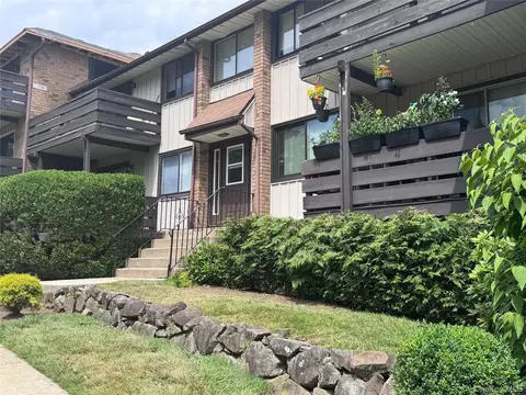 136 Sierra Vista Ln, Clarkstown, NY 10989