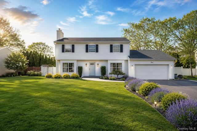 22 Northumberland Dr, Shoreham, NY 11786