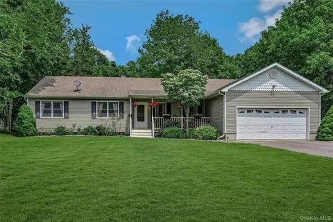 2675 Kerwin Blvd, Greenport, NY 11944