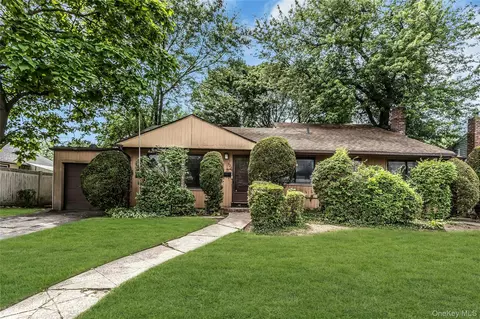 828 N Fletcher Ave, Valley Stream, NY 11580