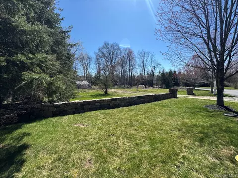 5 Stone Bridge Rd, Harrison, NY 10577