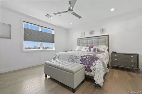 Bedroom - 33204 Spruce Pond Cir, Plainview, NY 11803 photo 1 of 4